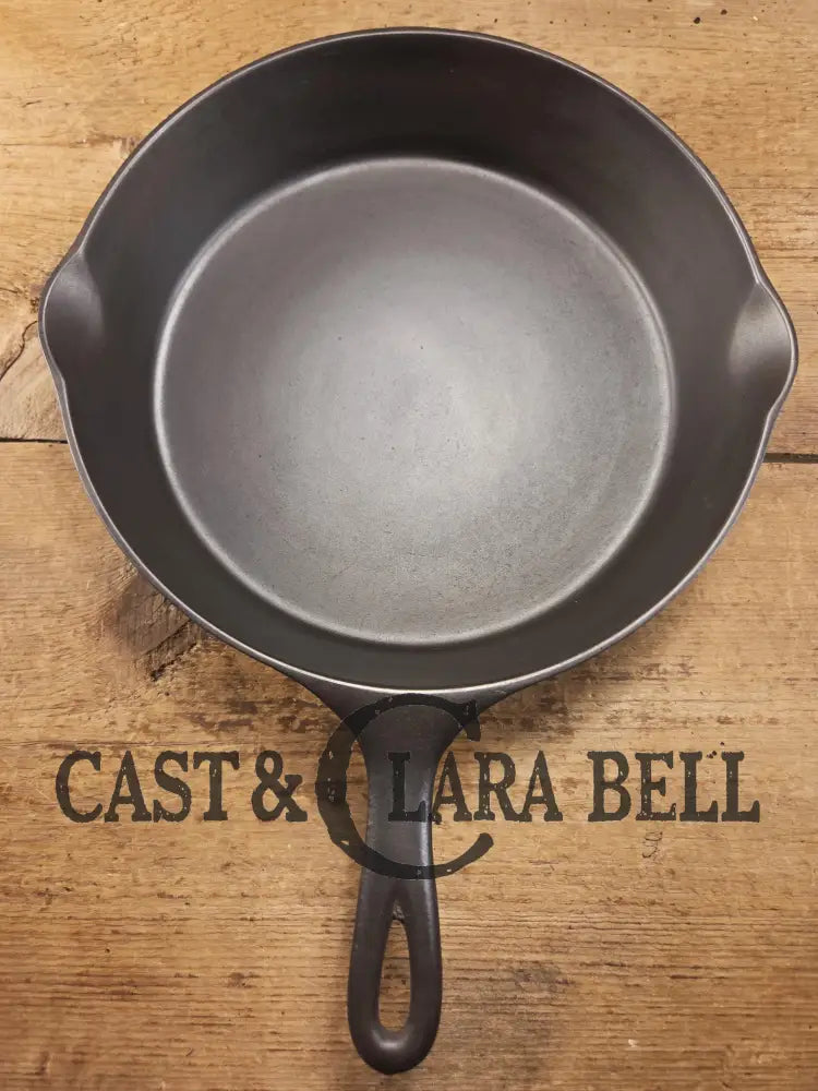 So unique and harder to find! Wagner made 1910’s Arc straight logo Sidney O. #9 Skillet with Heat Ring