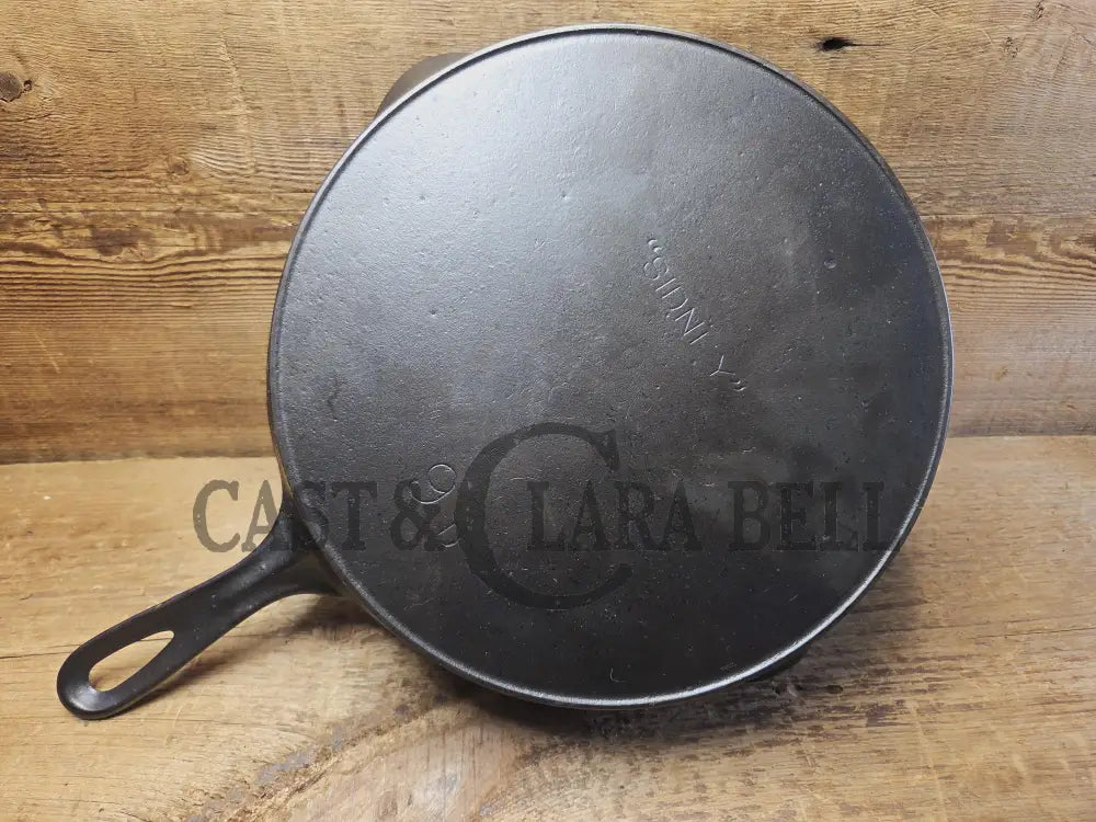So unique and harder to find! Wagner made 1910βs Arc straight logo Sidney O. #9 Skillet with Heat Ring Skillet