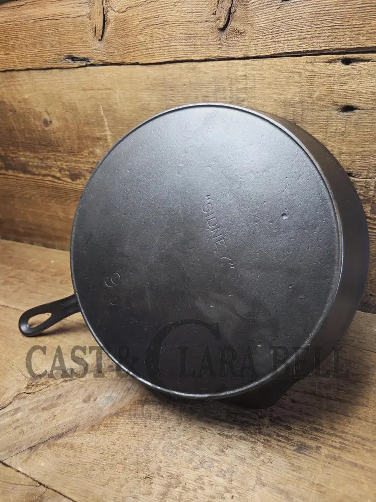 So unique and harder to find! Wagner made 1910βs Arc straight logo Sidney O. #9 Skillet with Heat Ring Skillet