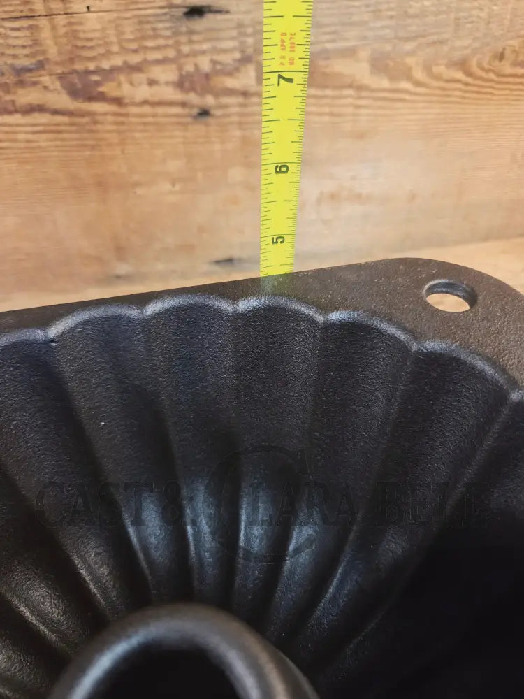 So unique! ’The Pauper’ fluted style cake pan unknown maker. 12 Cups Square base - Bakeware