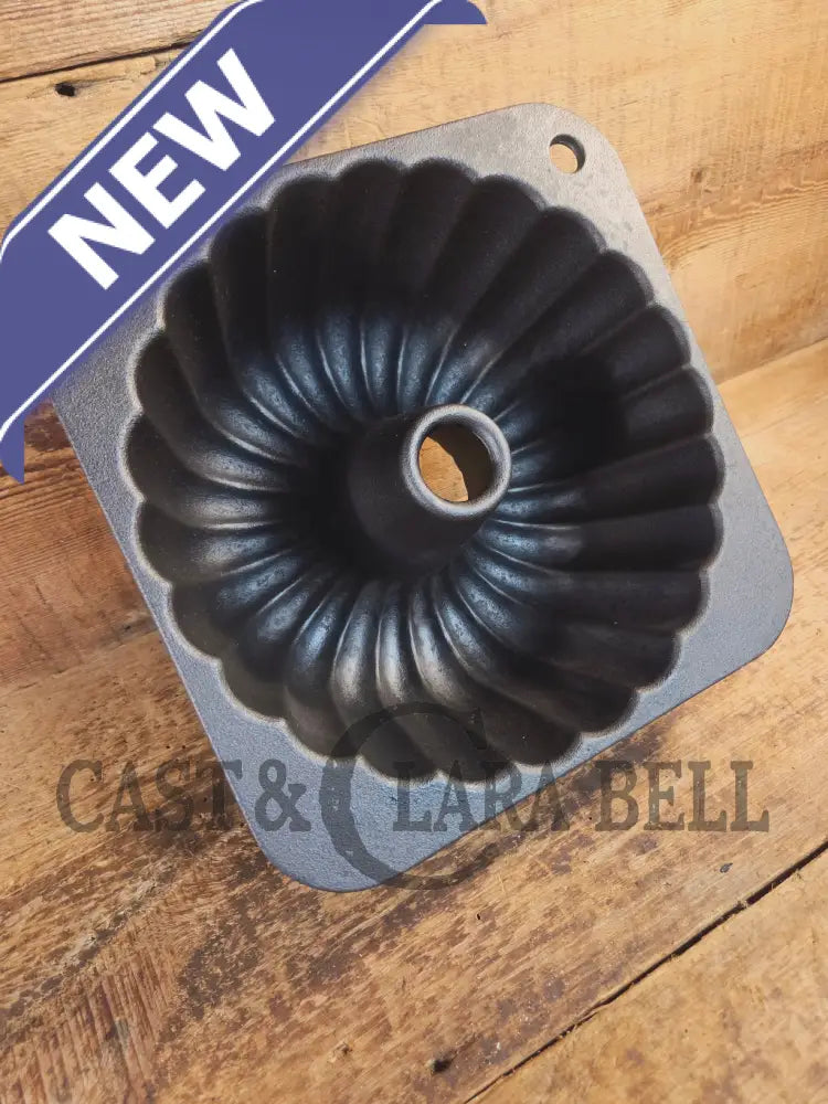 So unique! ’The Pauper’ fluted style cake pan unknown maker. 12 Cups Square base - Bakeware