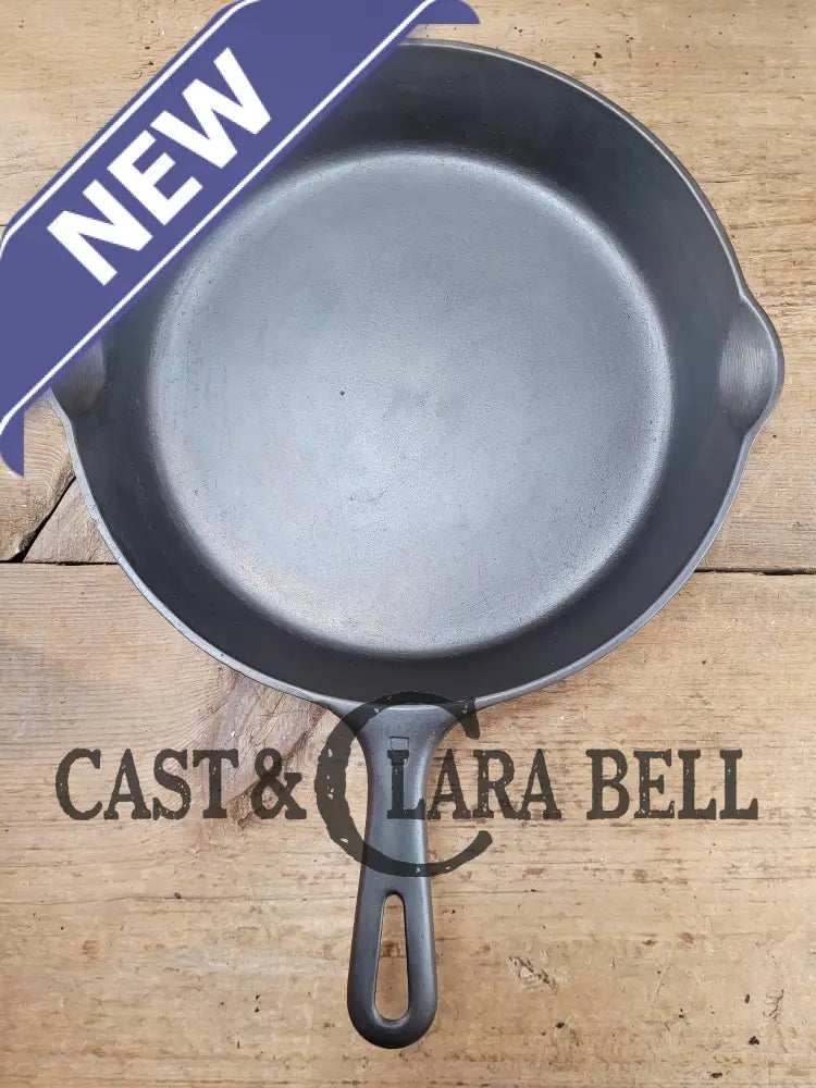 Sought After Grooved Handle! The Classic Griswold No. 8 Skillet With Small Block Logo 704 N.