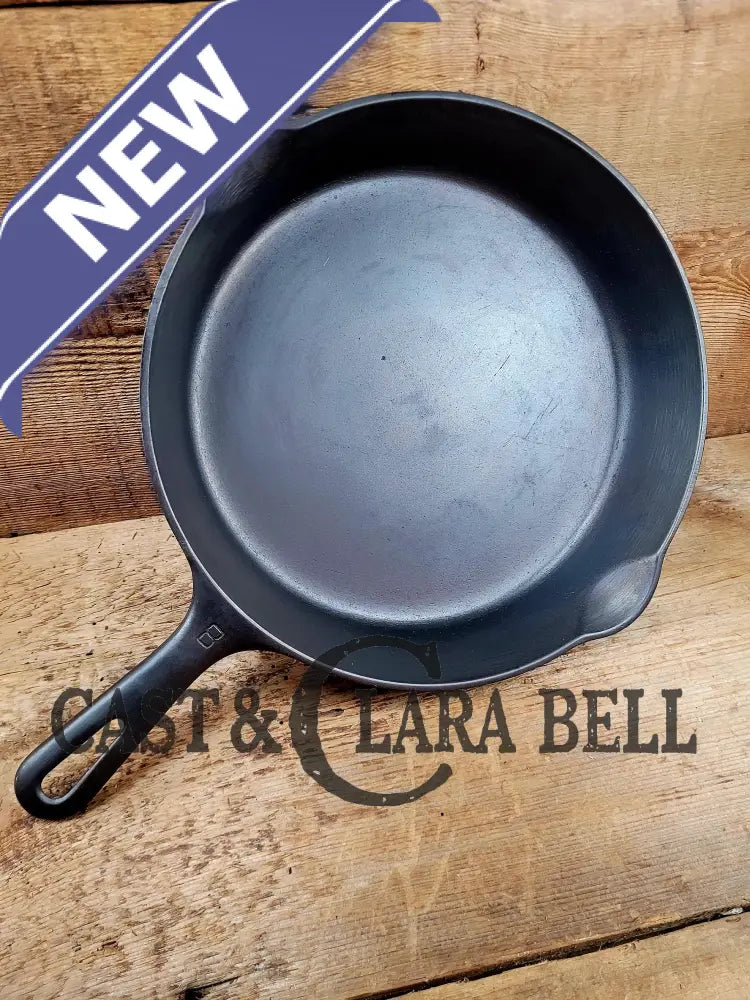 Sought After Grooved Handle! The Classic Griswold No. 8 Skillet With Small Block Logo 704 N.