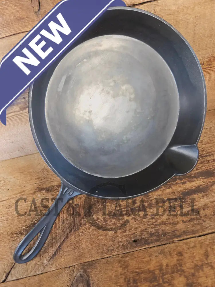 Stunner. Antique gate-marked unknown #10 skillet. Est 1880’s. RIGHT single spout heat ring bottom w/ pointy handle