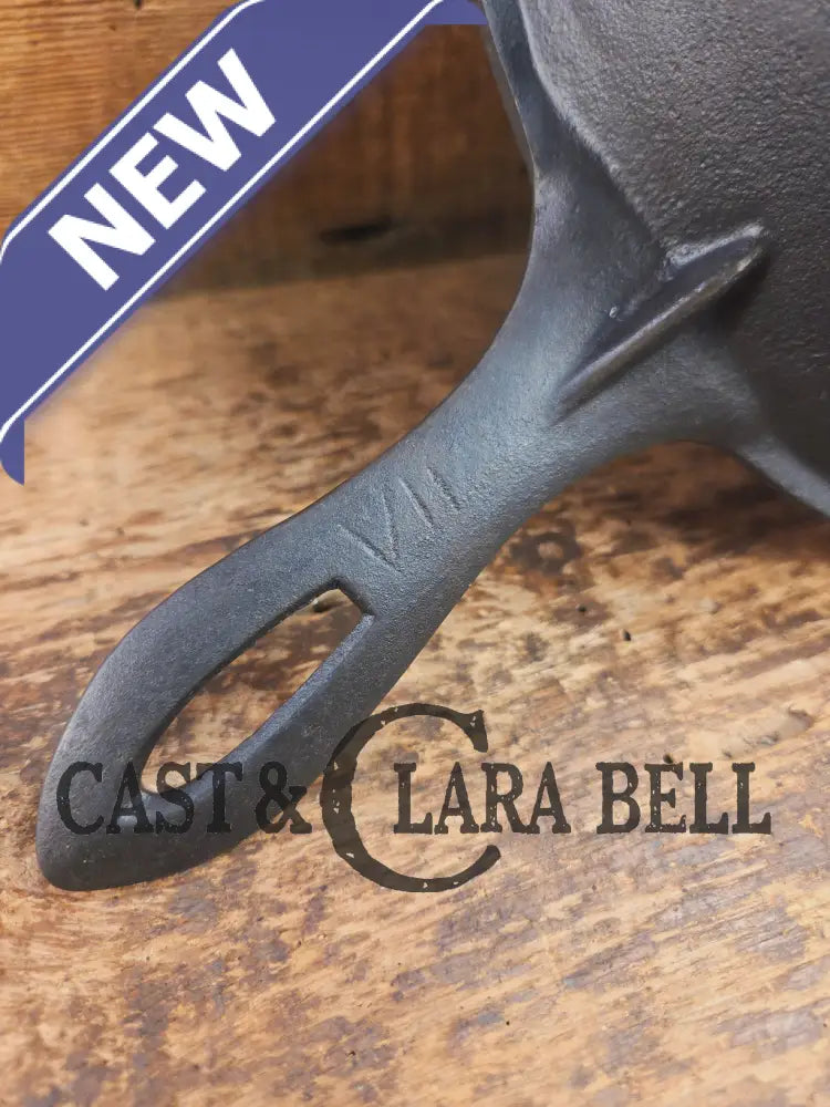 Stunner. Antique gate-marked unknown #9 skillet. Est 1880βs. Left single spout heat ring bottom w/ pointy handle Skillet