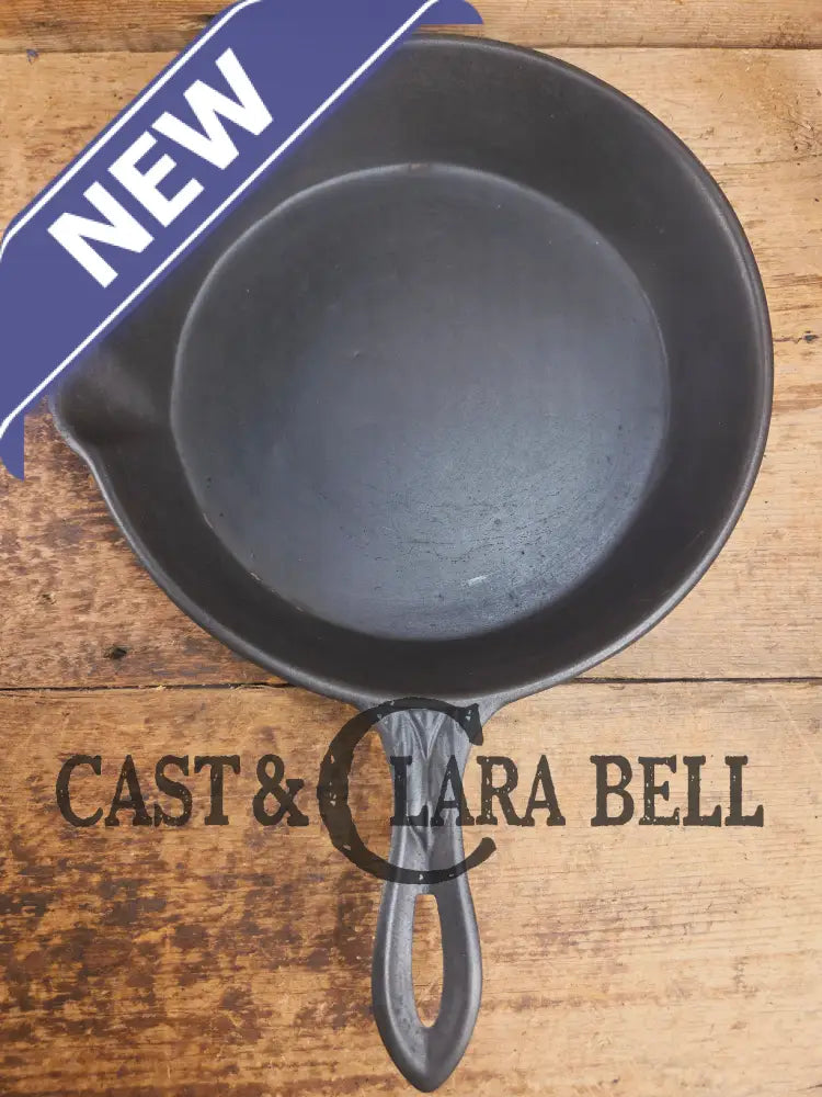 Stunner. Antique gate-marked unknown #9 skillet. Est 1880βs. Left single spout heat ring bottom w/ pointy handle Skillet