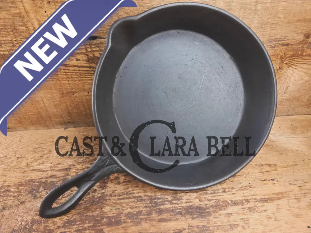 Stunner. Antique gate-marked unknown #9 skillet. Est 1880βs. Left single spout heat ring bottom w/ pointy handle Skillet