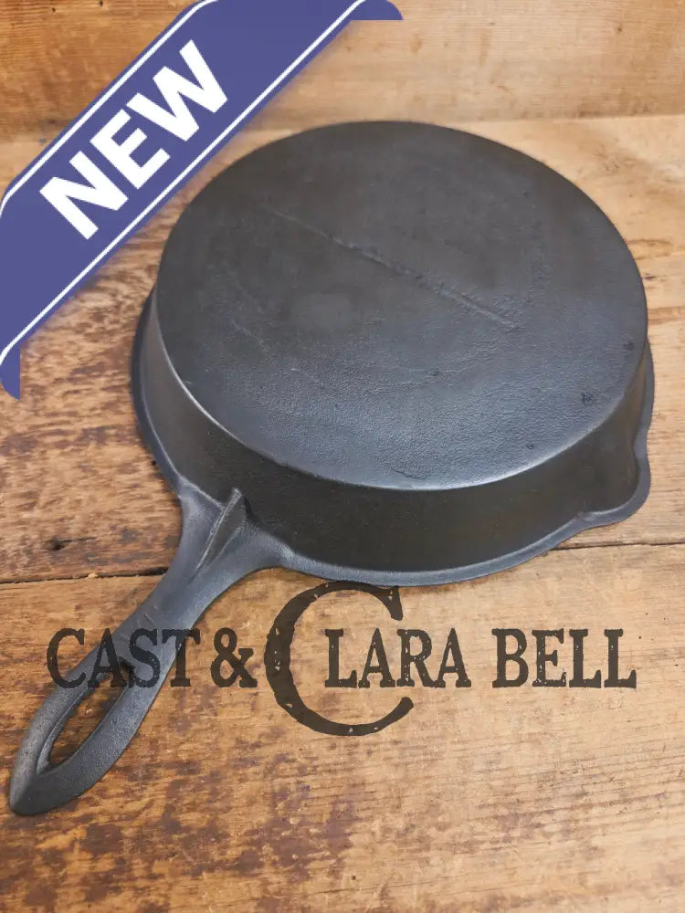Stunner. Antique gate-marked unknown #9 skillet. Est 1880βs. Left single spout heat ring bottom w/ pointy handle Skillet