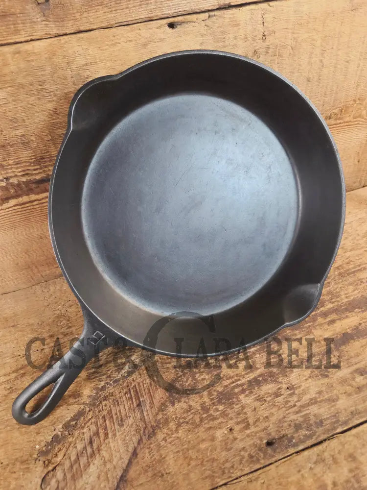 Stunner. Griswold #9 Skillet with Large Block Logo and Smooth Bottom 710 - Skillet