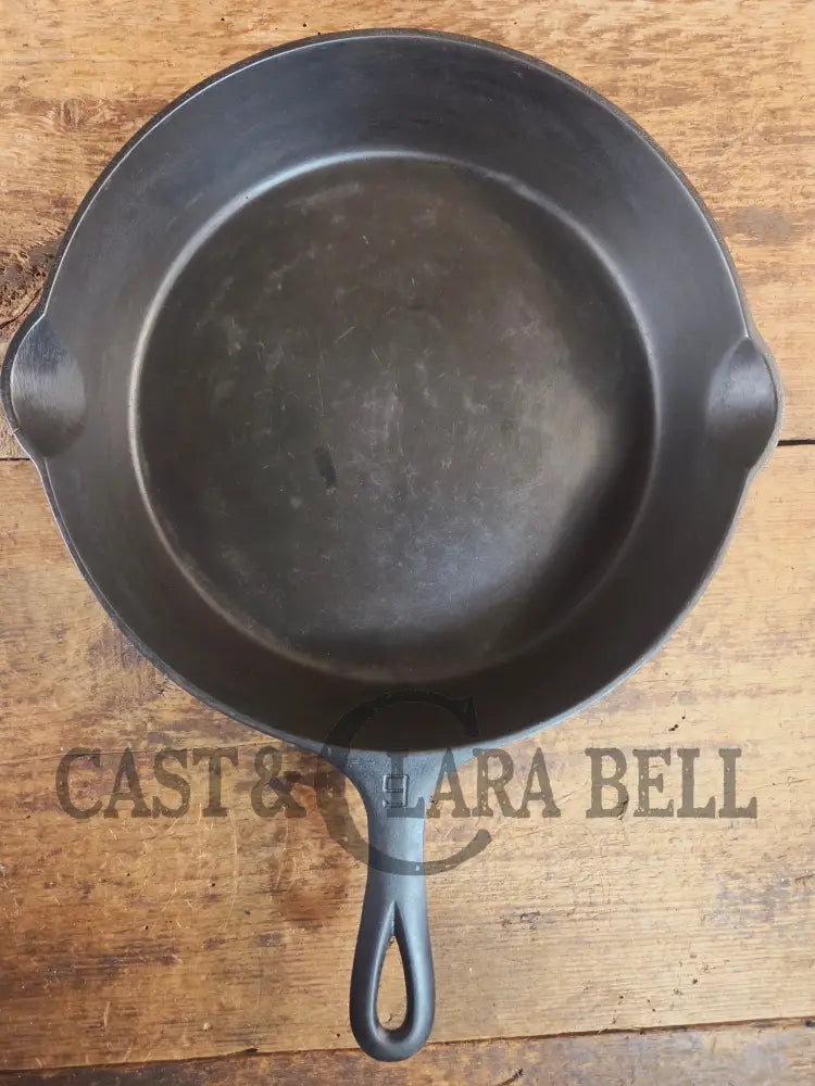 Stunner. Griswold #9 Skillet with Large Block Logo and Smooth Bottom 710 - Skillet