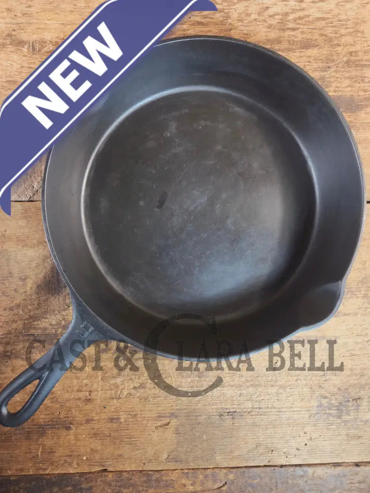 Stunner. Griswold #9 Skillet with Large Block Logo and Smooth Bottom 710 - Skillet