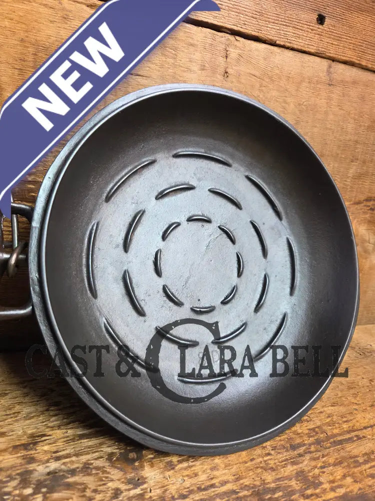 Stunning! 1930’s Favorite Piqua Ware #8 Dutch Oven with matching lid. Smiley Logo. Dutch Ovens Trivets & Kettles