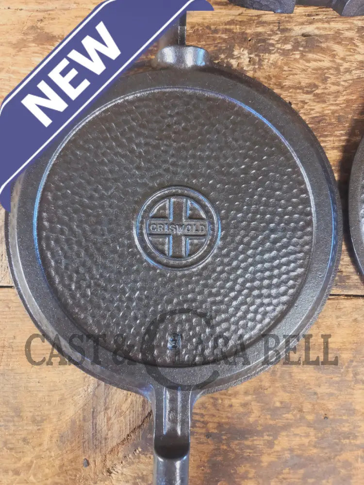 Stunning. VHTF 1930’s Hammered finish Griswold #8 Waffle Iron. The best you can buy - Waffle Iron