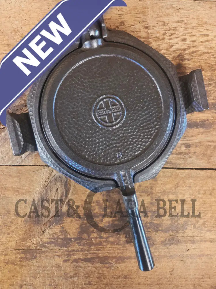 Stunning. VHTF 1930’s Hammered finish Griswold #8 Waffle Iron. The best you can buy - Waffle Iron
