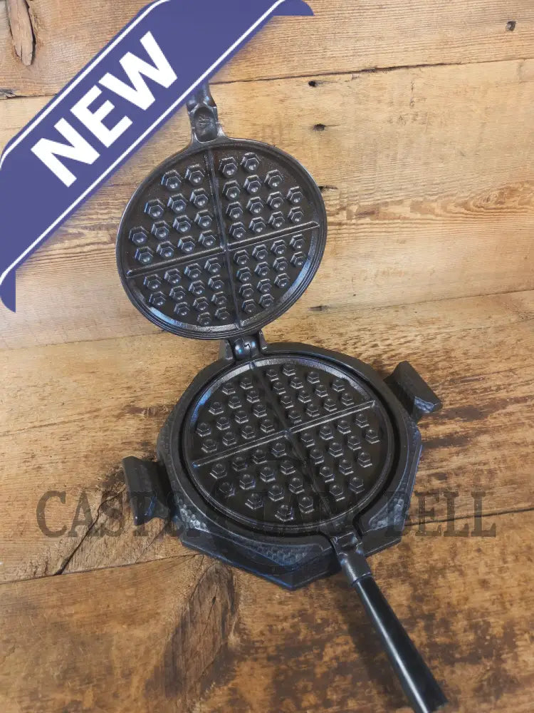 Stunning. VHTF 1930’s Hammered finish Griswold #8 Waffle Iron. The best you can buy - Waffle Iron