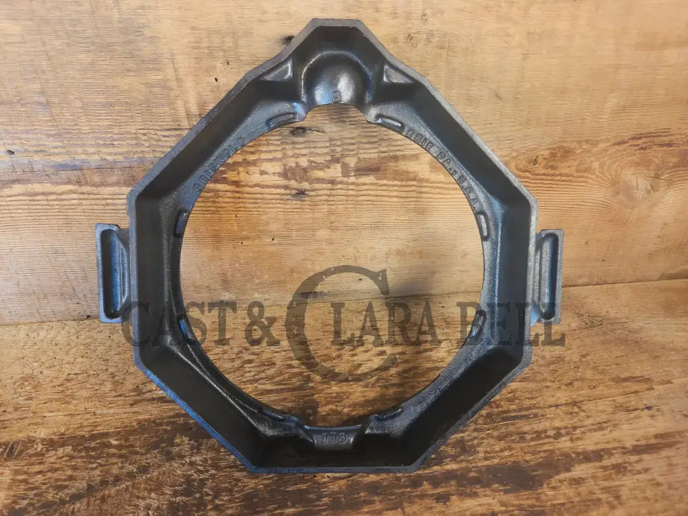 Stunning. VHTF 1930’s Hammered finish Griswold #8 Waffle Iron. The best you can buy - Waffle Iron