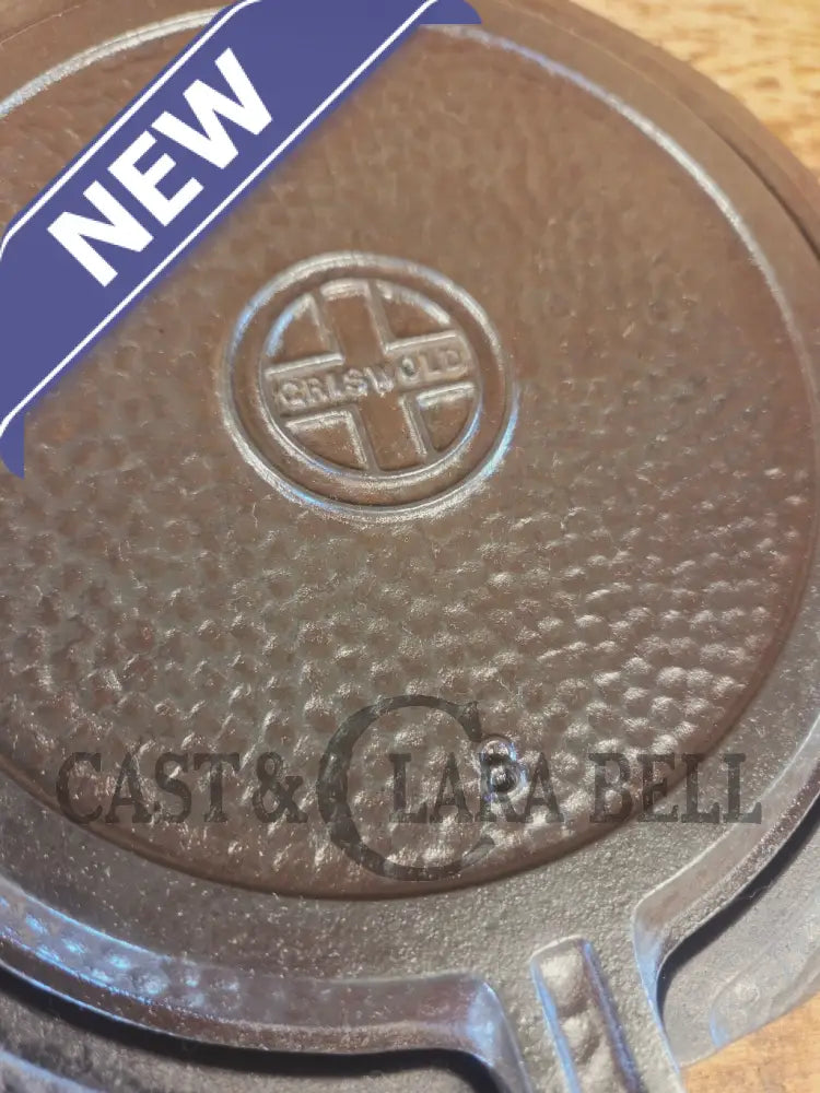 Stunning. VHTF 1930’s Hammered finish Griswold #8 Waffle Iron. The best you can buy - Waffle Iron