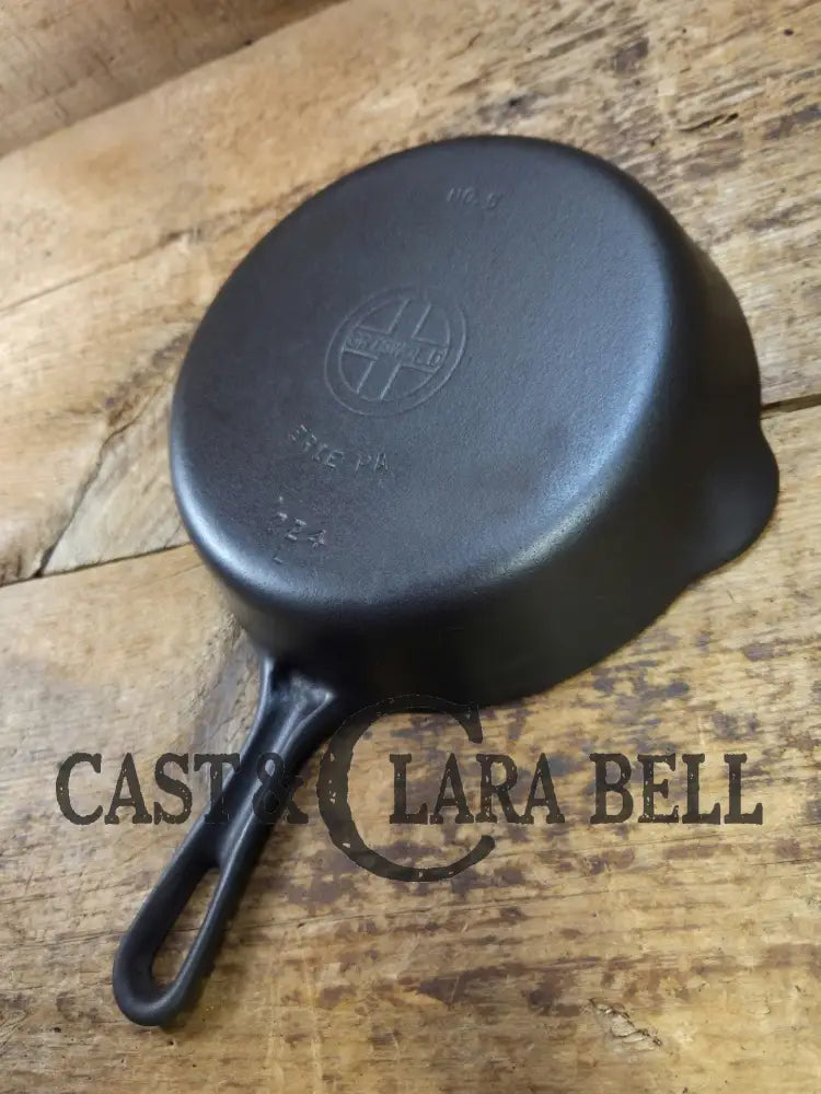 Super handy 1930’s Griswold No. 5 Saute Skillet Small Logo Grooved Handle Smooth Bottom 724 L Skillet