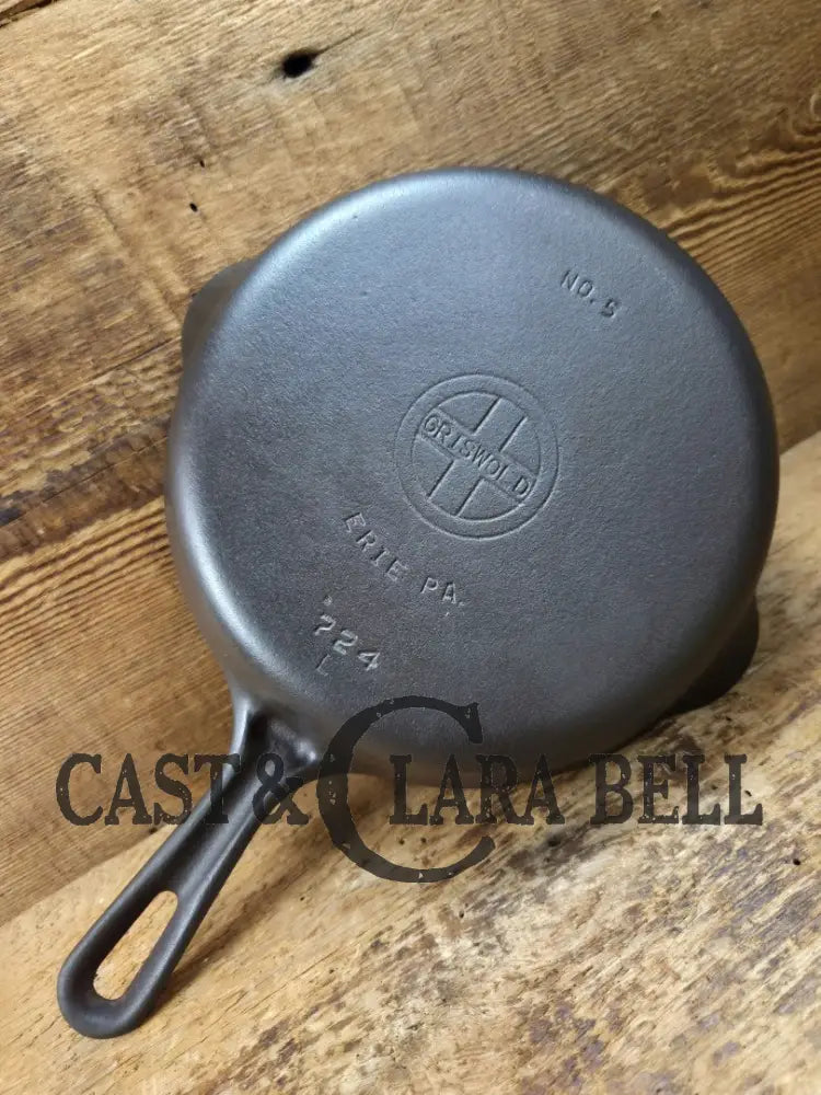 Super handy 1930’s Griswold No. 5 Saute Skillet Small Logo Grooved Handle Smooth Bottom 724 L Skillet
