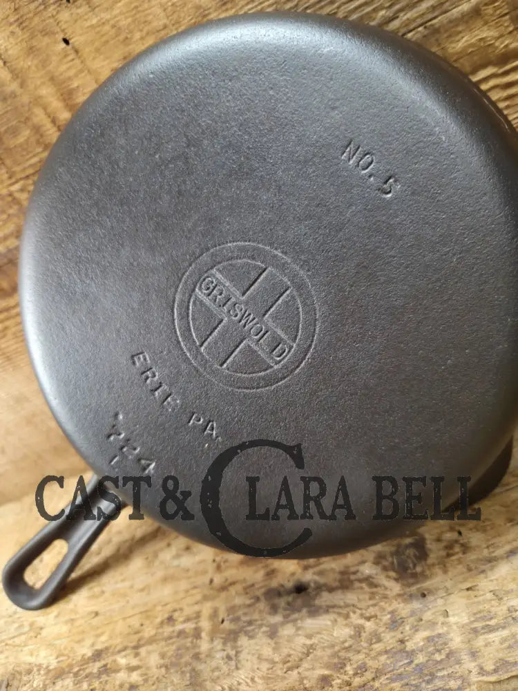 Super handy 1930’s Griswold No. 5 Saute Skillet Small Logo Grooved Handle Smooth Bottom 724 L Skillet