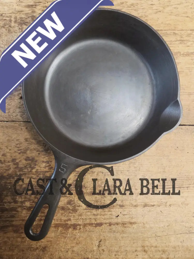 Super handy 1930’s Griswold No. 5 Saute Skillet Small Logo Grooved Handle Smooth Bottom 724 M. Restored and Ready to