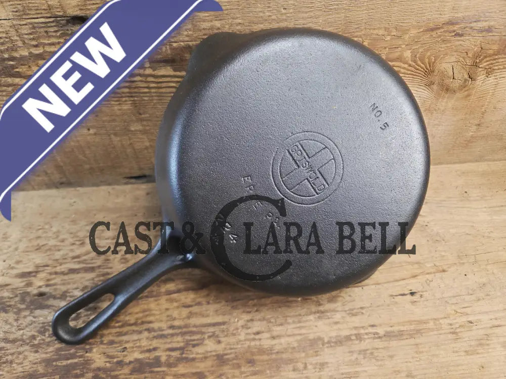 Super handy 1930’s Griswold No. 5 Saute Skillet Small Logo Grooved Handle Smooth Bottom 724 M. Restored and Ready to