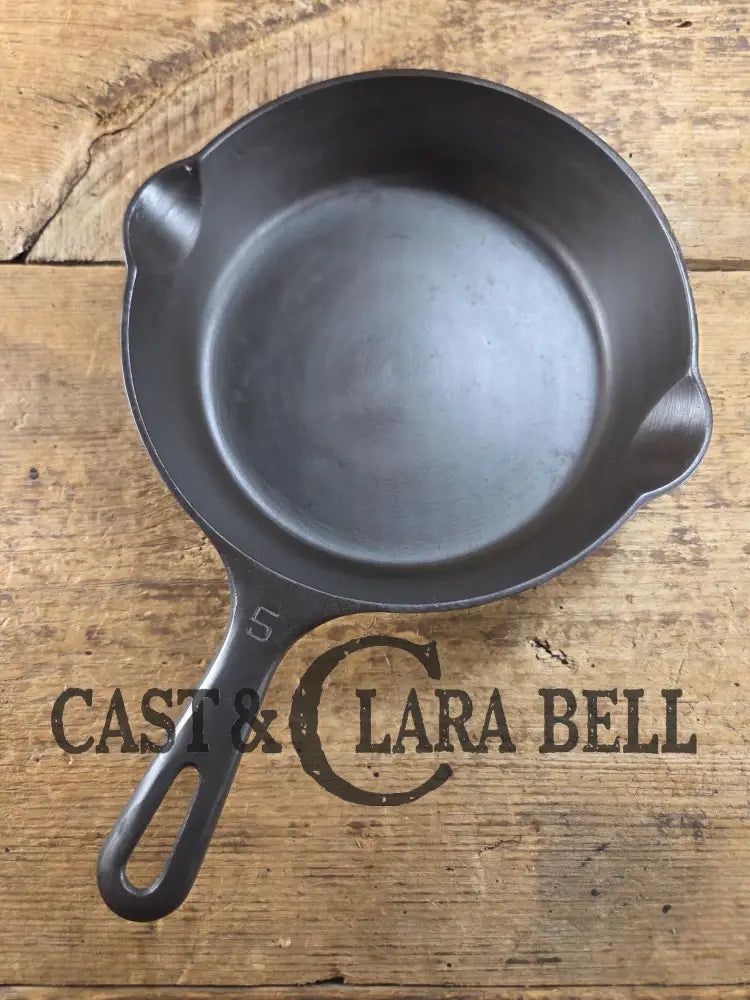 Super handy 1930’s Griswold No. 5 Saute Skillet Small Logo Grooved Handle Smooth Bottom 724. Restored and Ready to Use!