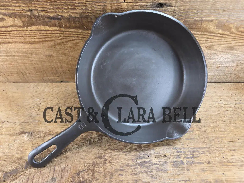 Super handy 1930’s Griswold No. 5 Saute Skillet Small Logo Grooved Handle Smooth Bottom 724. Restored and Ready to Use!