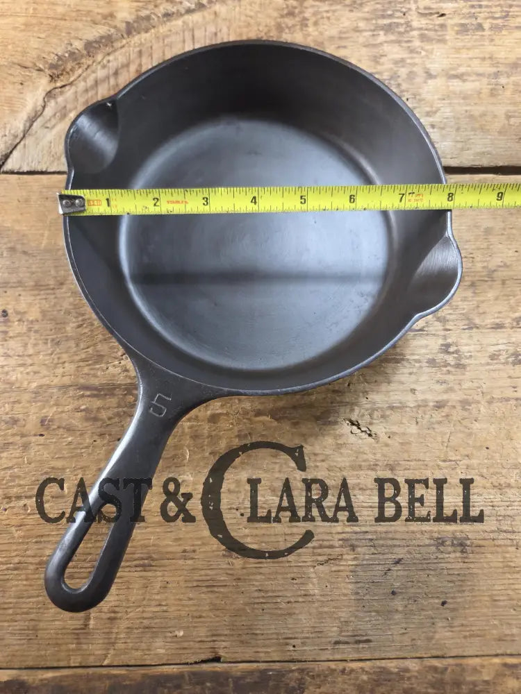 Super handy 1930’s Griswold No. 5 Saute Skillet Small Logo Grooved Handle Smooth Bottom 724. Restored and Ready to Use!