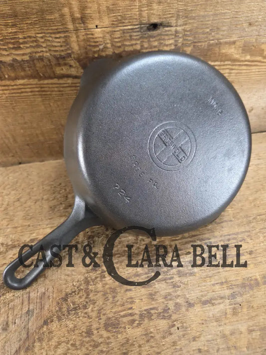 Super handy 1930βs Griswold No. 5 Saute Skillet Small Logo Smooth Bottom 724. Skillet