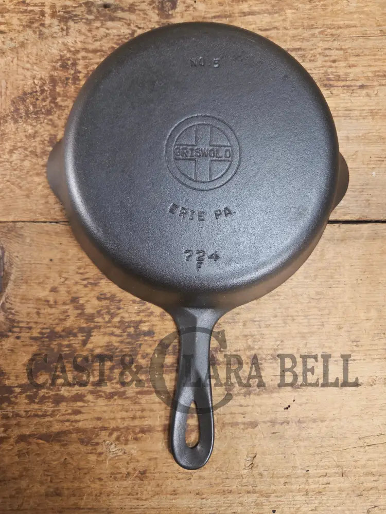 Super handy 1930βs Griswold No. 5 SautΓ© Skillet Small Logo Smooth Bottom 724. Restored and Ready to Use! Skillet