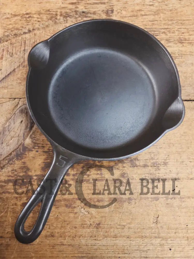 Super handy 1930βs Griswold No. 5 SautΓ© Skillet Small Logo Smooth Bottom 724. Restored and Ready to Use! Skillet