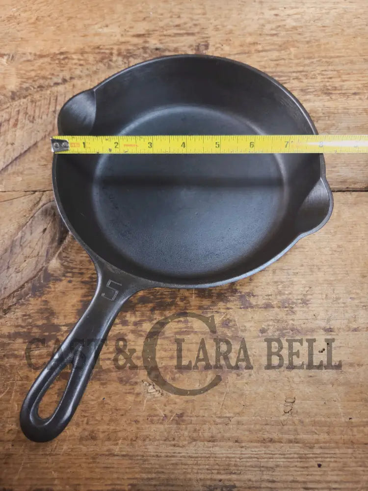 Super handy 1930βs Griswold No. 5 SautΓ© Skillet Small Logo Smooth Bottom 724. Restored and Ready to Use! Skillet