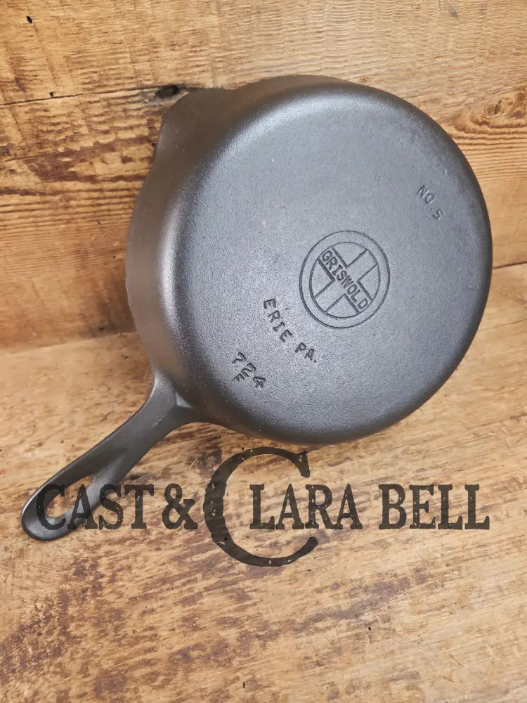 Super handy 1930’s Griswold No. 5 Sauté Skillet Small Logo Smooth Bottom 724. Restored and Ready to Use! Skillet
