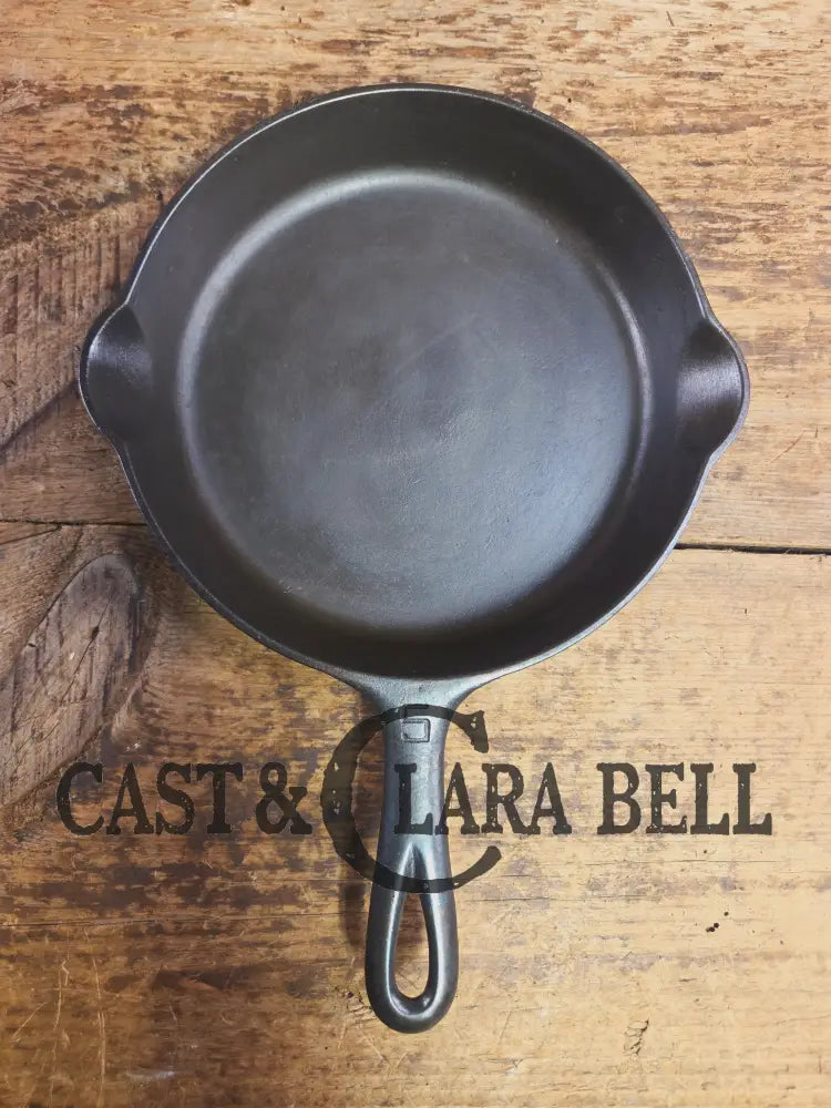 Super hard to find!! Gorgeous 1920βs Griswoldβs Victor #5 Skillet with Heat Ring Fully Marked 695. Skillet
