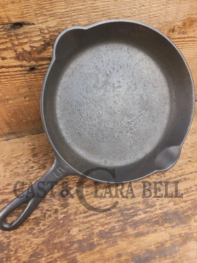 Super hard to find!! Gorgeous 1920βs Griswoldβs Victor #5 Skillet with Heat Ring Fully Marked 695 Skillet