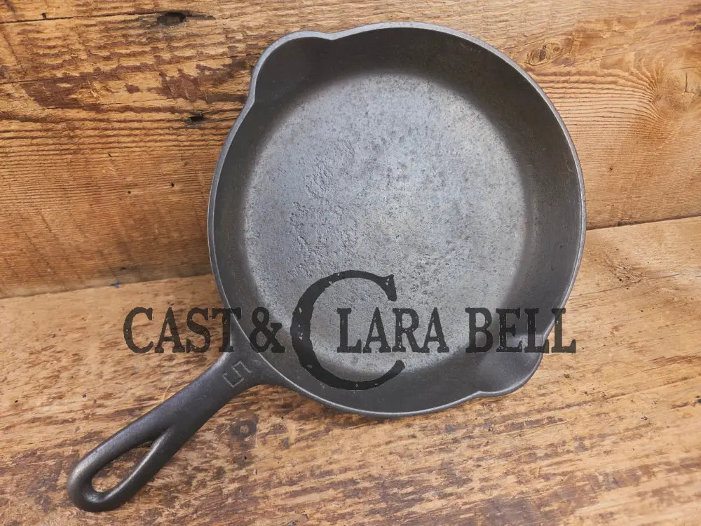 Super hard to find!! Gorgeous 1920’s Griswold’s Victor #5 Skillet with Heat Ring Fully Marked 695 Skillet