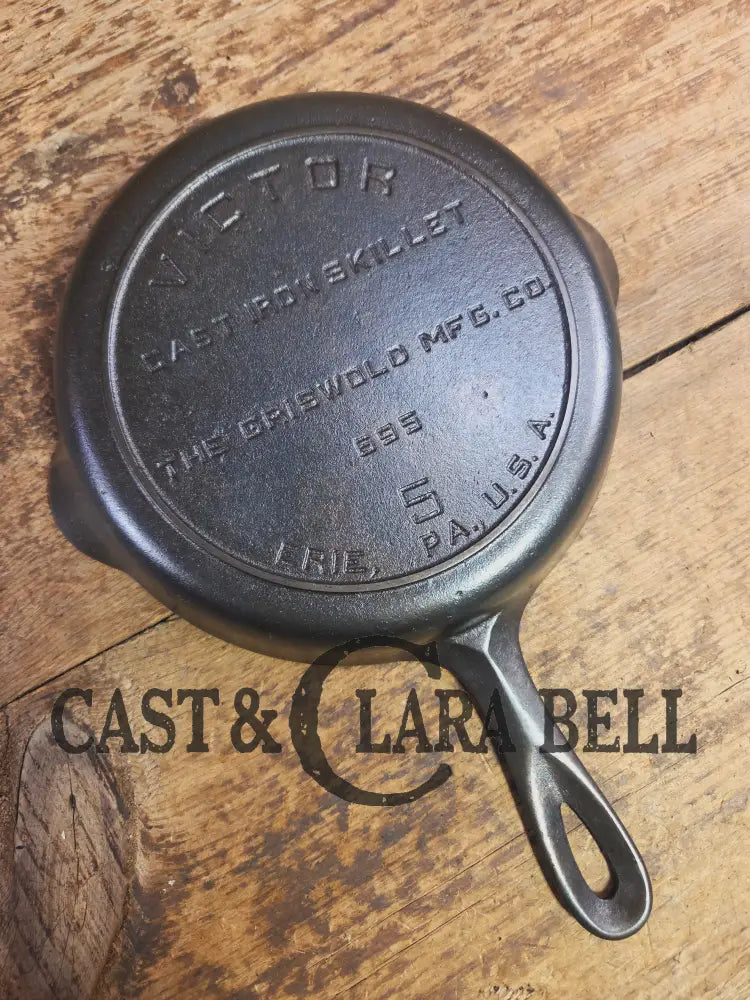 Super hard to find!! Gorgeous 1920βs Griswoldβs Victor #5 Skillet with Heat Ring Fully Marked 695. Skillet