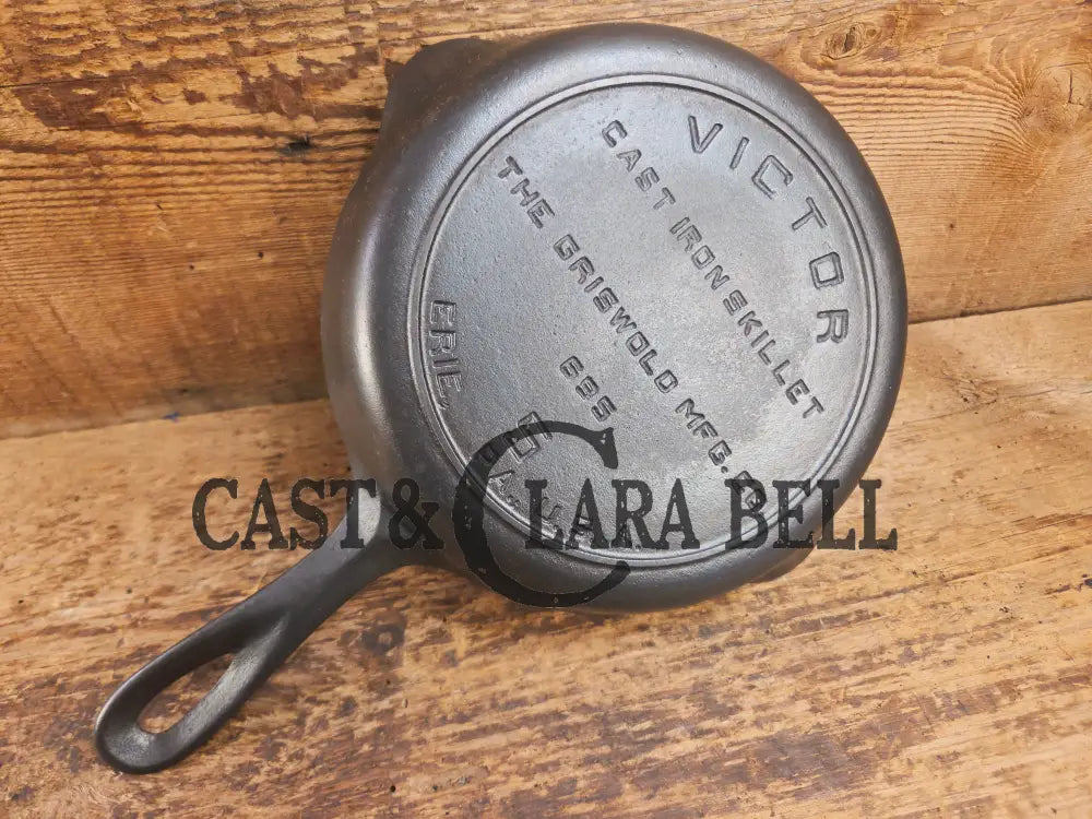 Super hard to find!! Gorgeous 1920’s Griswold’s Victor #5 Skillet with Heat Ring Fully Marked 695 Skillet