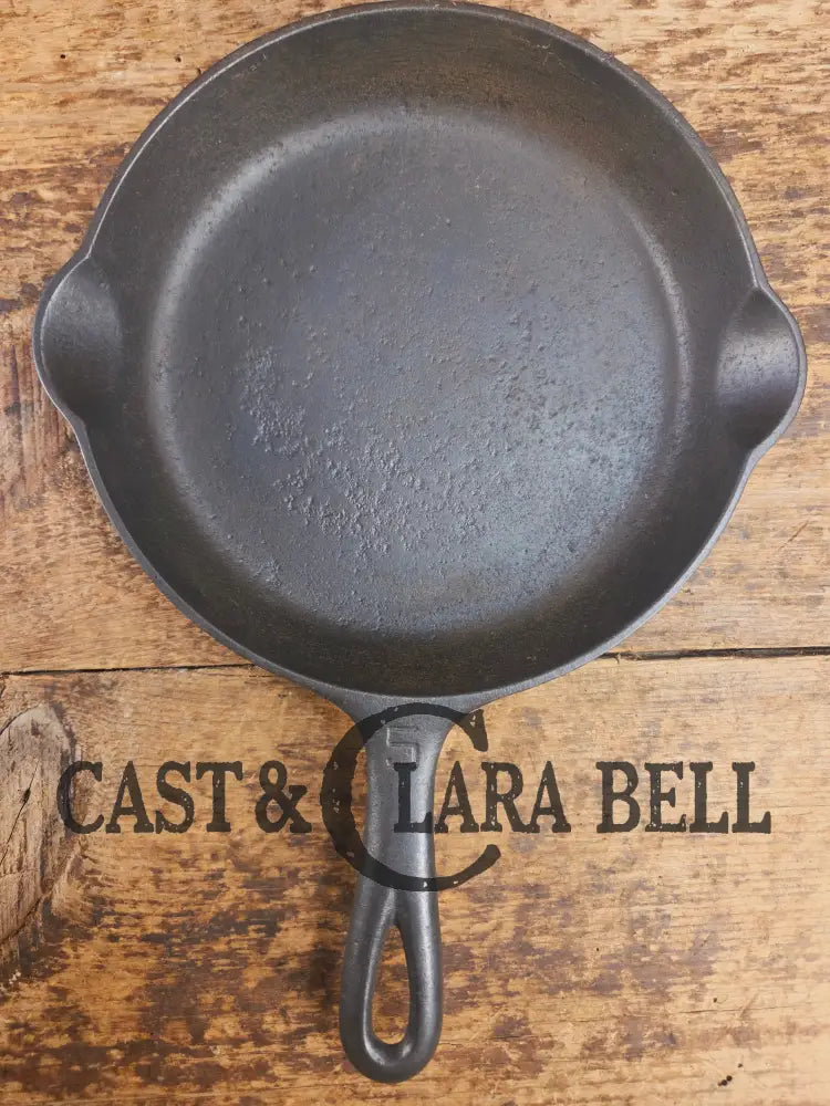 Super hard to find!! Gorgeous 1920’s Griswold’s Victor #5 Skillet with Heat Ring Fully Marked 695 Skillet