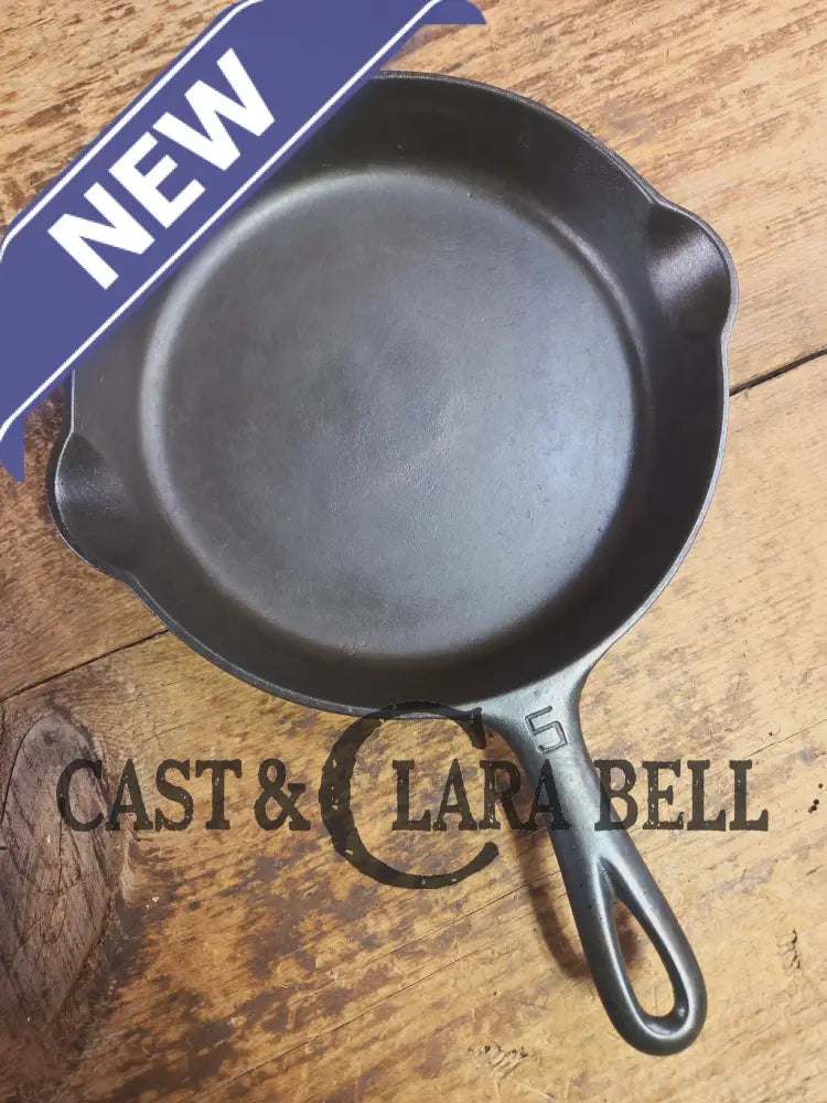 Super hard to find!! Gorgeous 1920βs Griswoldβs Victor #5 Skillet with Heat Ring Fully Marked 695. Skillet