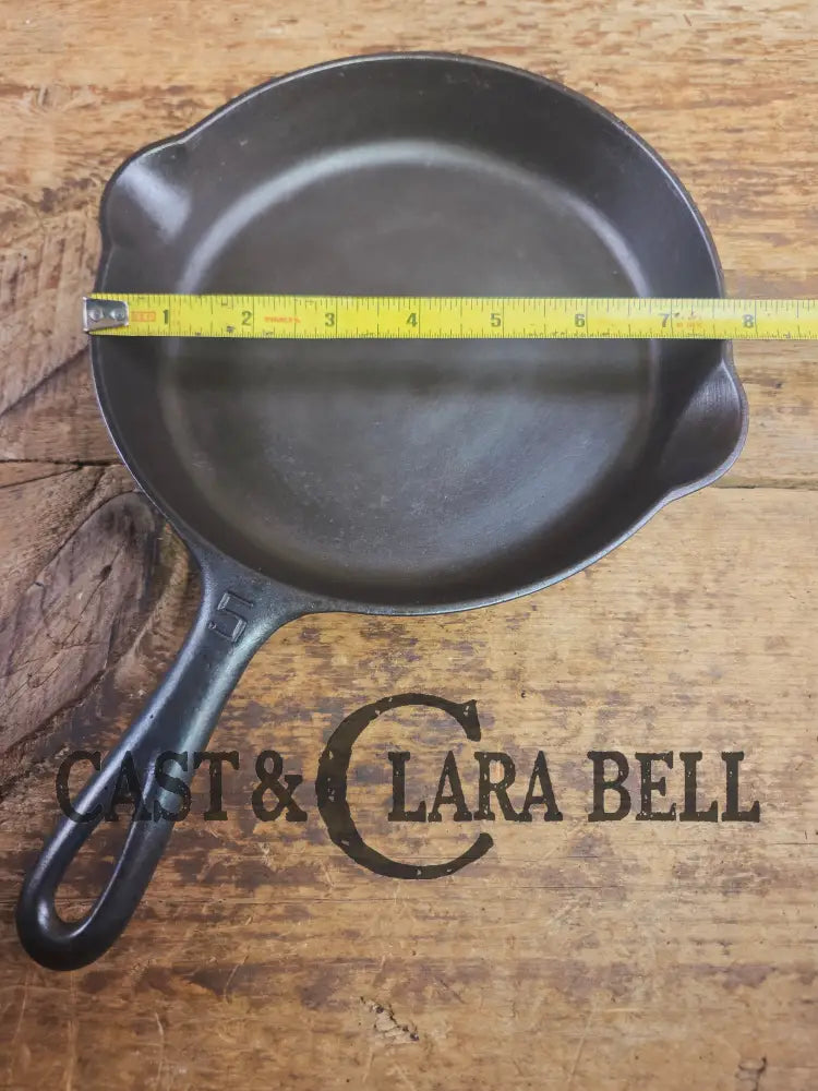 Super hard to find!! Gorgeous 1920βs Griswoldβs Victor #5 Skillet with Heat Ring Fully Marked 695. Skillet