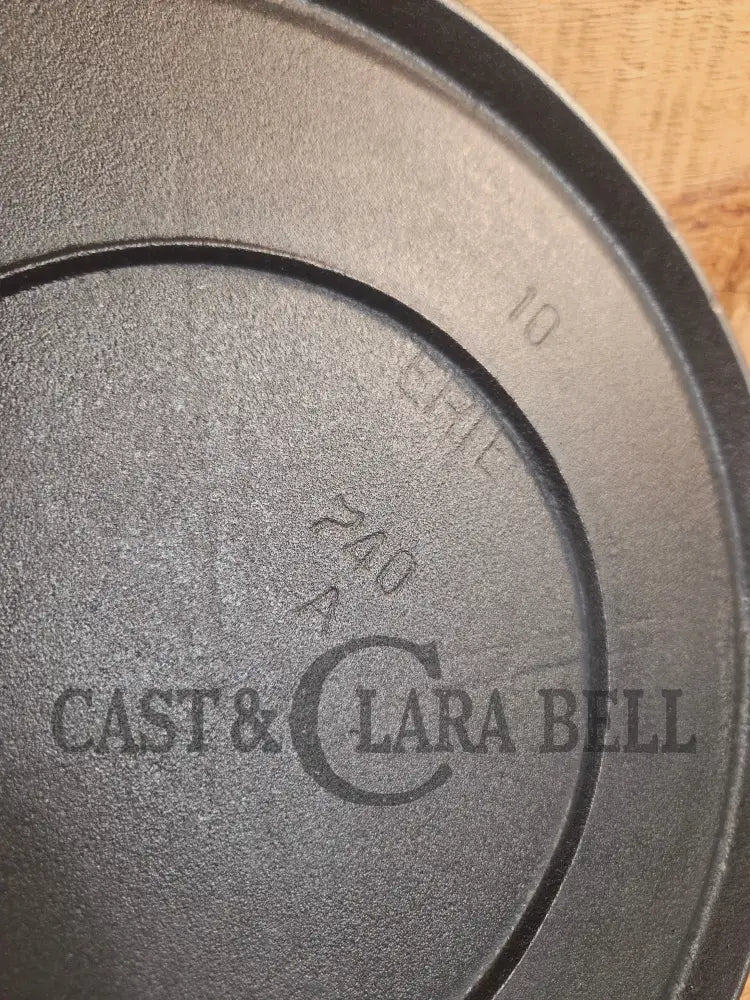 Super unique and gorgeous!! #740 Griswold #10 Round handled griddle with SLANT logo and NO Circles! Very different