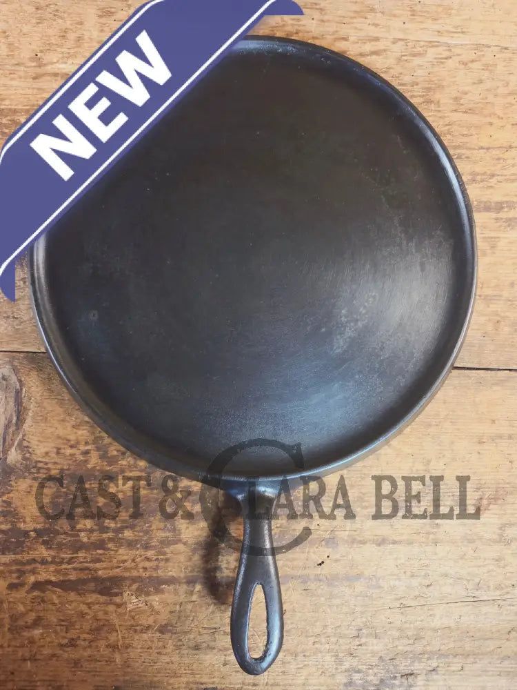 Super unique and gorgeous!! #740 Griswold #10 Round handled griddle with SLANT logo and NO Circles! Very different