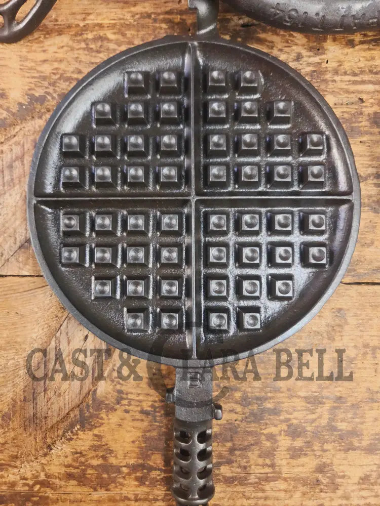 The BEST gift idea! Gorgeous Griswold #8 Cast Waffle Iron #151/151 Low base Fully Restored and Seasoned! - Waffle Iron