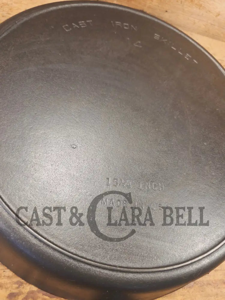 The biggest handled skillet made by Wagner with a Griswold pattern! Huge Wagner #14 Cast Iron Skillet 15 1/4 Inches