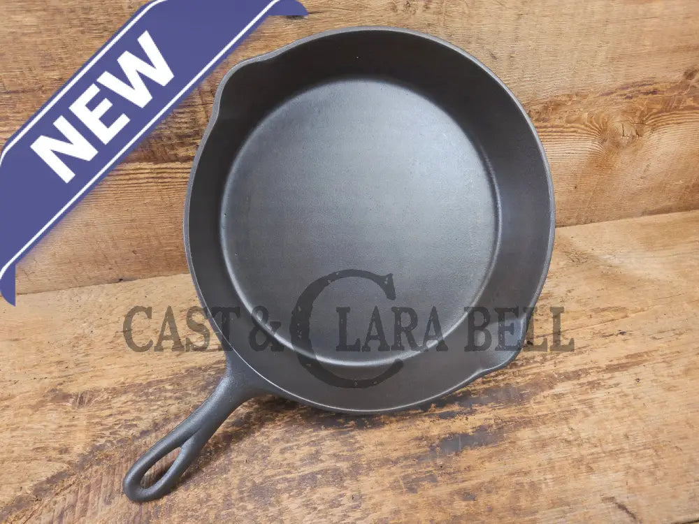 The Clara Bell Classic! 1940’s Era Three notch Lodge #8 cast iron skillet - Skillet