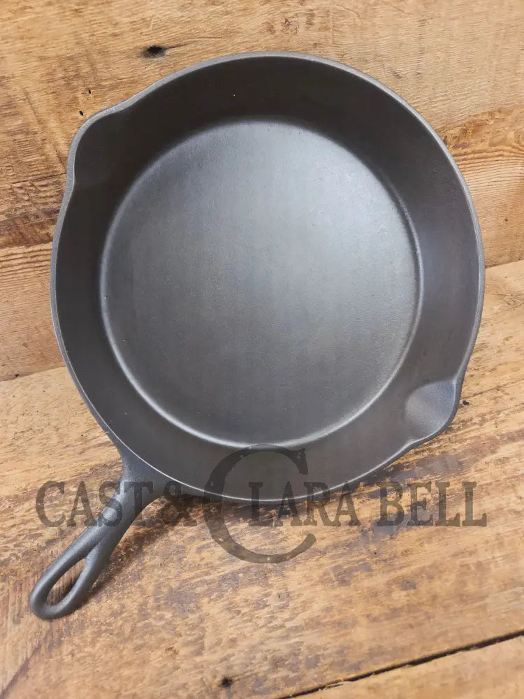The Clara Bell Classic! 1940’s Era Three notch Lodge #8 cast iron skillet - Skillet
