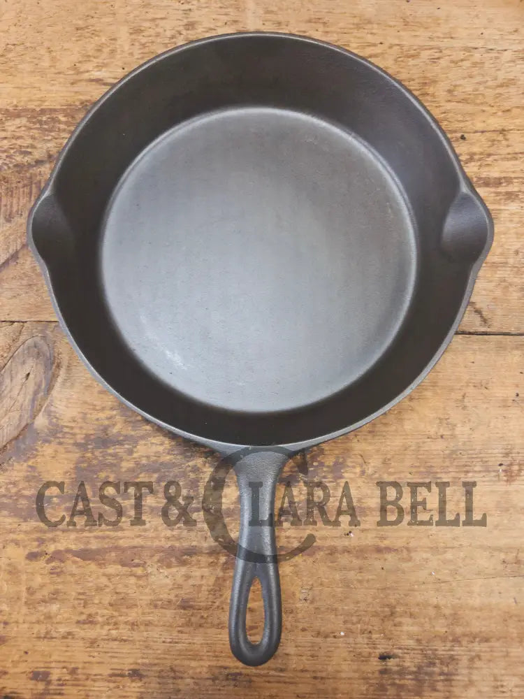 The Clara Bell Classic! 1940’s Era Three notch Lodge #8 cast iron skillet - Skillet