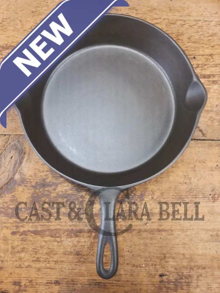 The Clara Bell Classic! 1940’s Era Three notch Lodge #8 cast iron skillet - Skillet